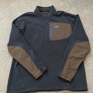 Men’s Northface lightweight quarter zip fleece. Perfect for fall. Excellent Cond